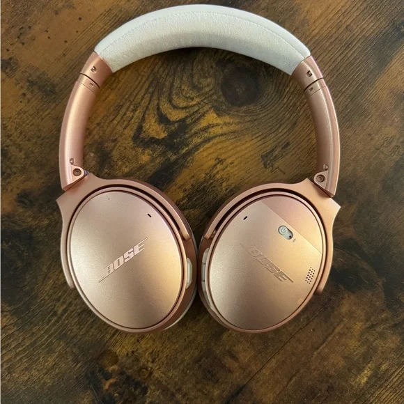 Limited Edition Bose Rose Gold Qc35 Bose LIMITED EDITION QC35-II